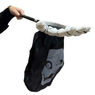Mano calavera canasta golosinas